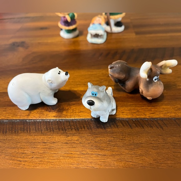 Eskimo Nativity Scene - Picture 4 of 4